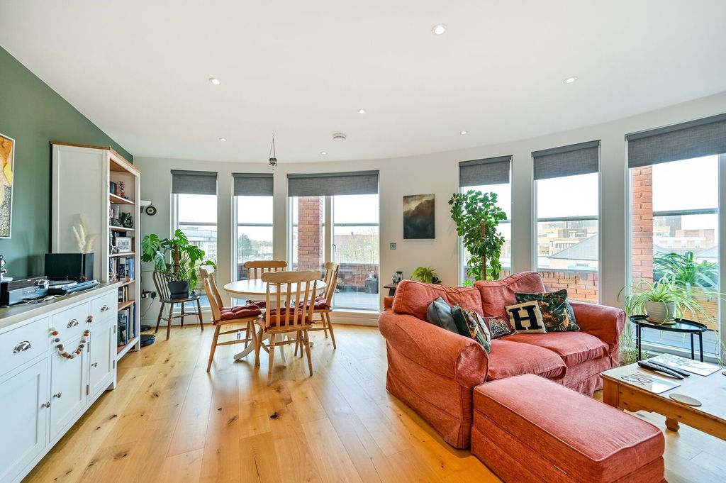 Property photo 2 of 12