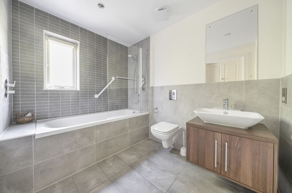 Property photo 2 of 11 1325182-8-6876123...