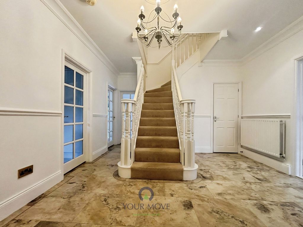 Property photo 3 of 20 Entrance Hall