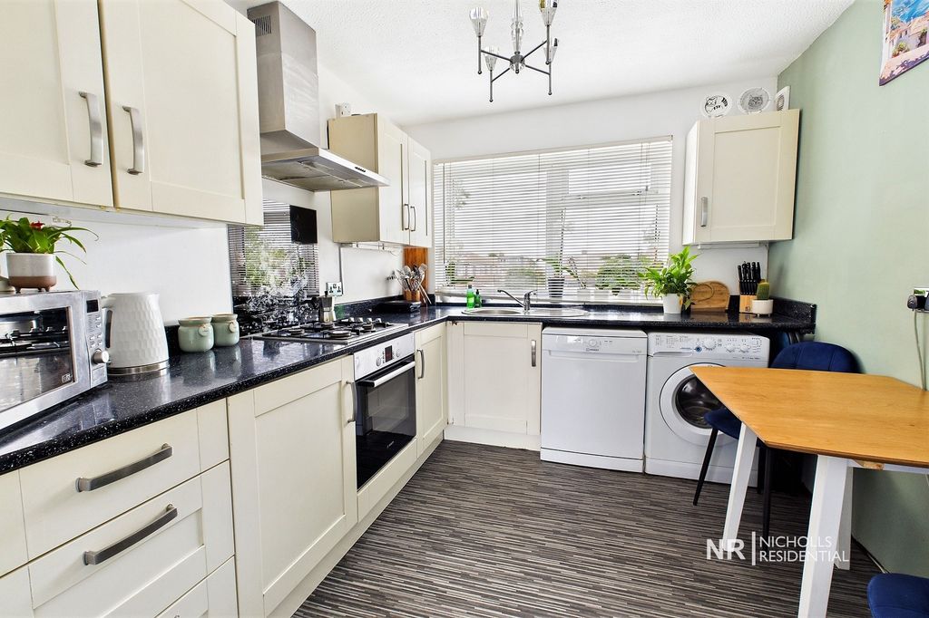 Property photo 2 of 8 Kitchen