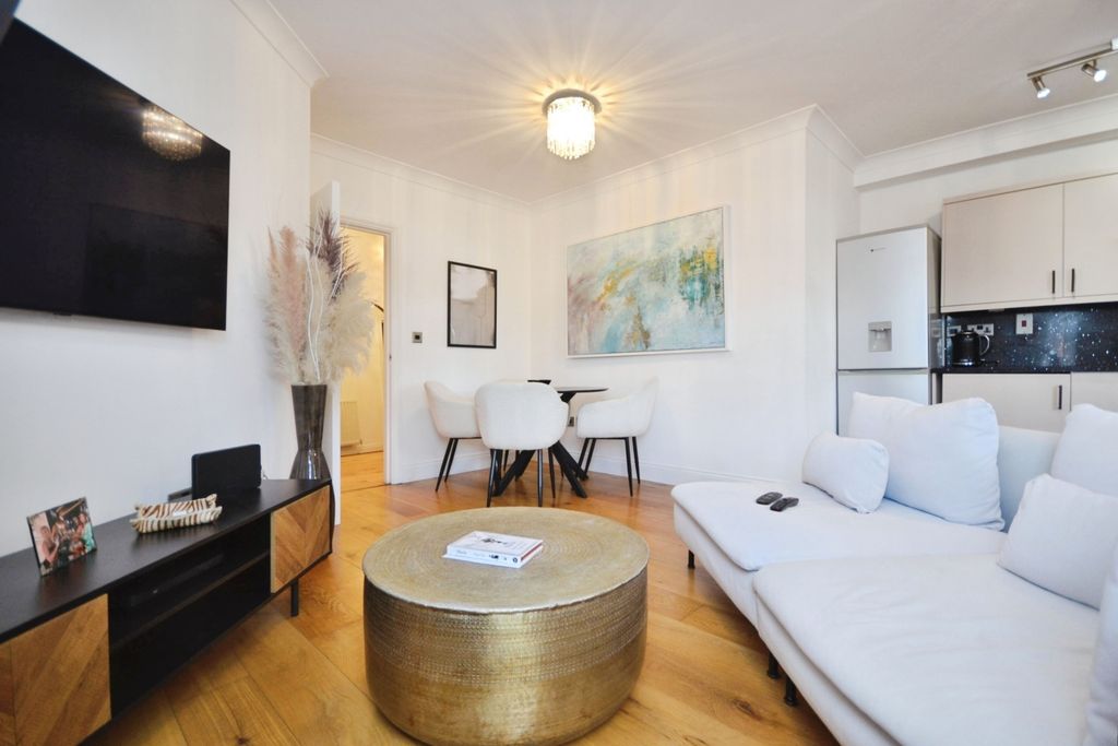 Property photo 1 of 9 Living