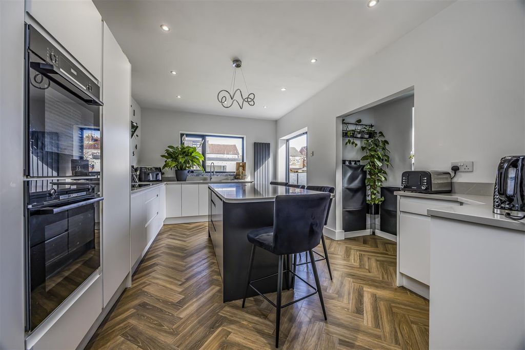 Property photo 1 of 22 36 Kenyon Road, North End-Porticomarketing-Soldby-