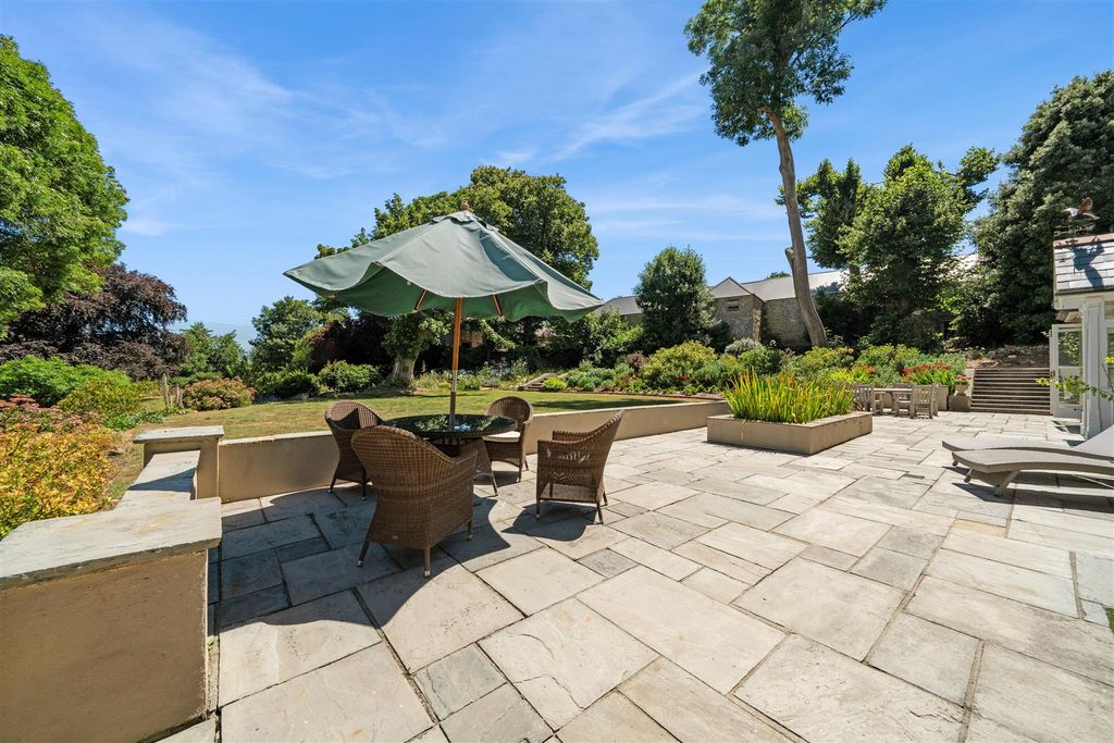 Property photo 3 of 43 Garden 1G.Jpg