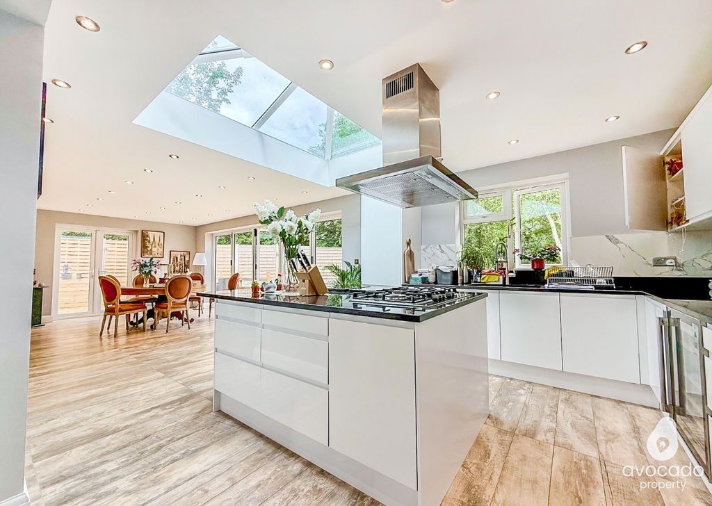 Property photo 2 of 40 4108724