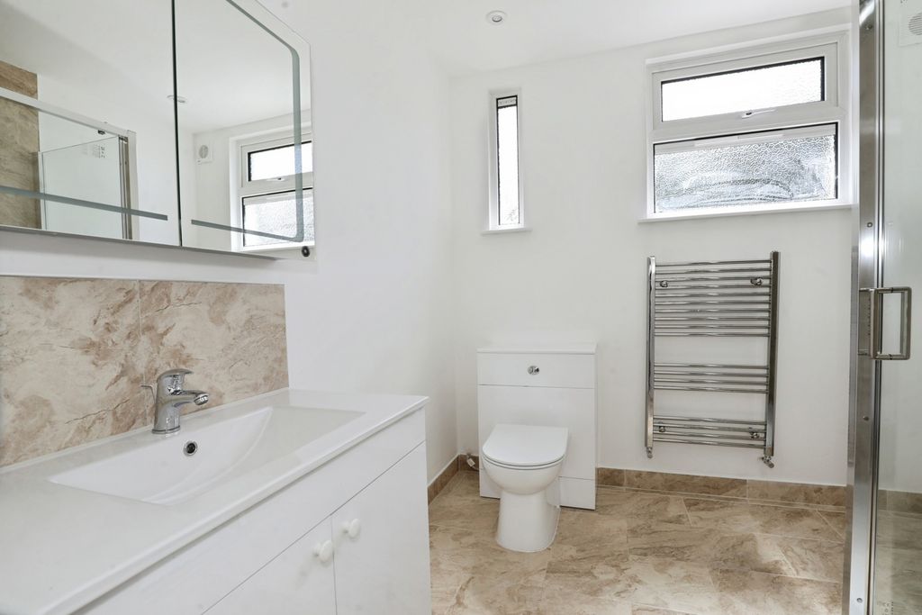 Property photo 3 of 24 Pbox-Img.Jpg