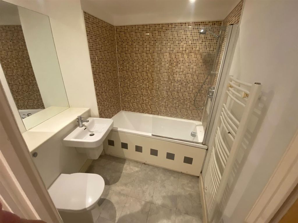 Property photo 1 of 9 Bathroom (1).Jpeg