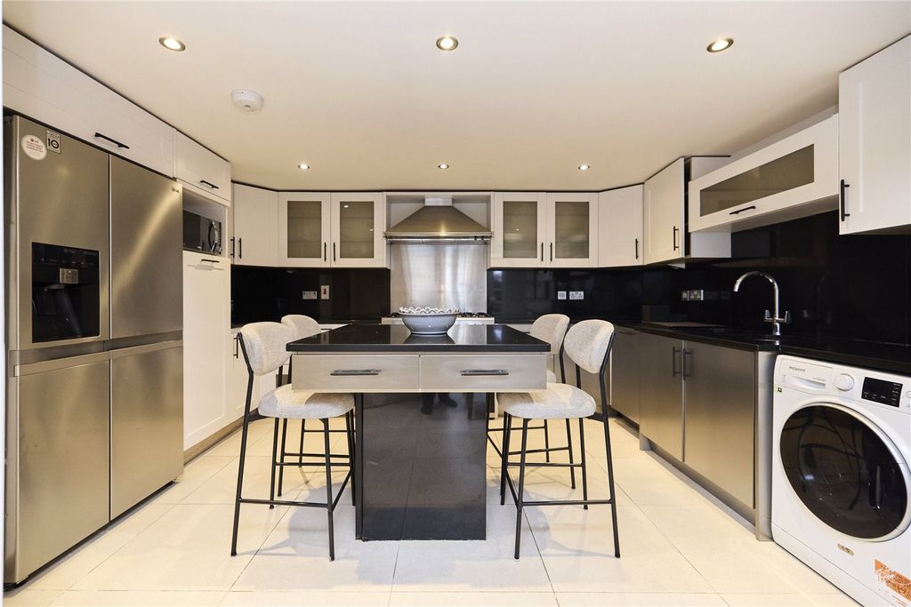 Property photo 3 of 15 Kitchen