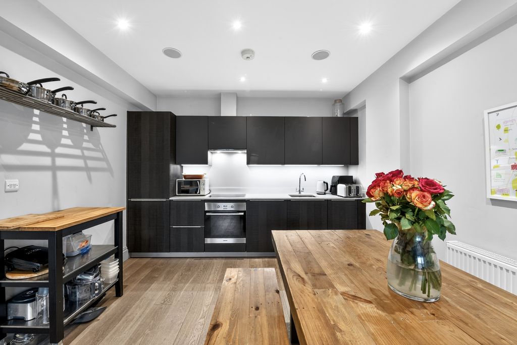 Property photo 1 of 20 Kitchen