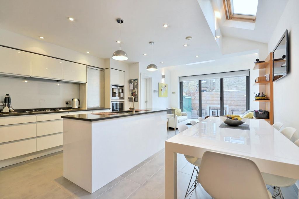 Property photo 3 of 16 Kitchen / Family Room