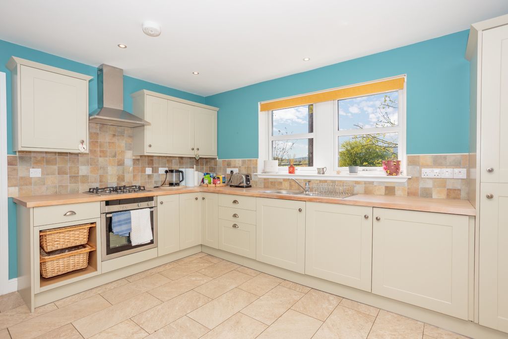 Property photo 3 of 34 Kitchen