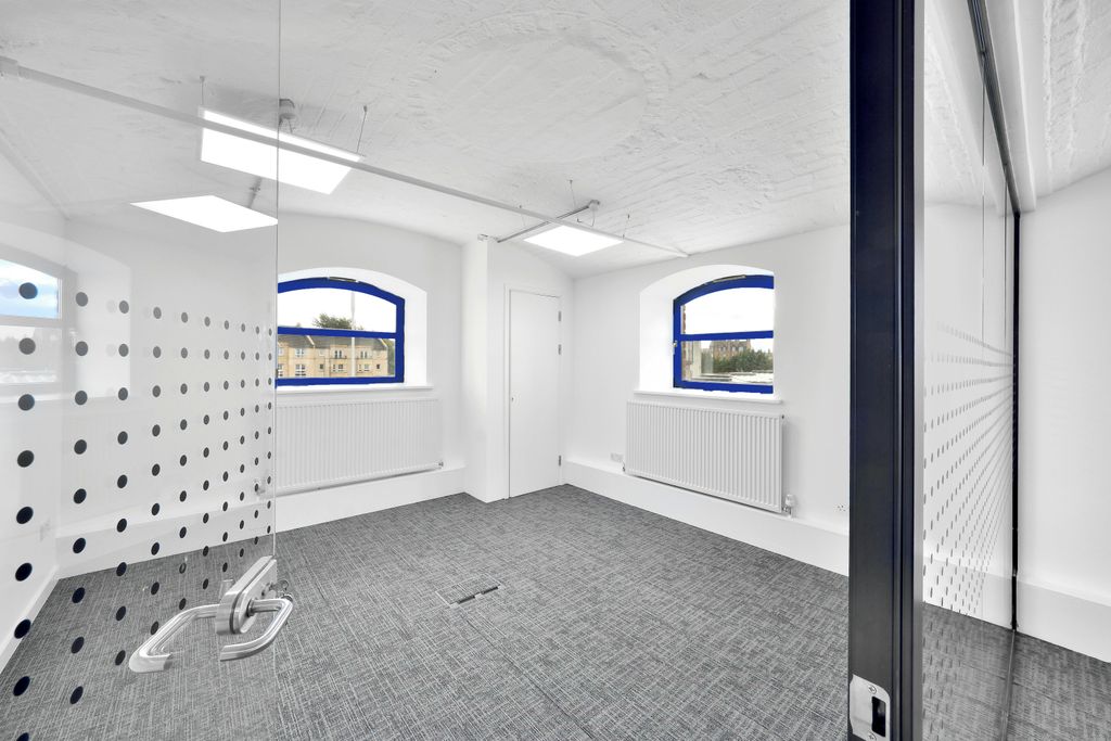 Property photo 2 of 13 003.Jpg