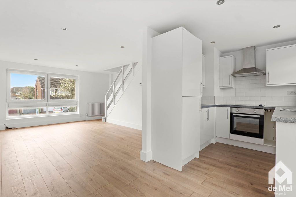 Property photo 2 of 12 Photo 6