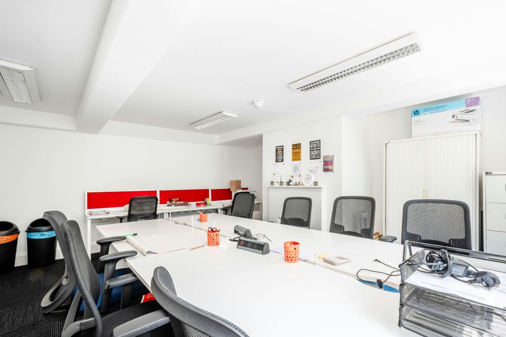 Property photo 3 of 9 Devonshire Sq 13 4F - Low Res 2.Jpg