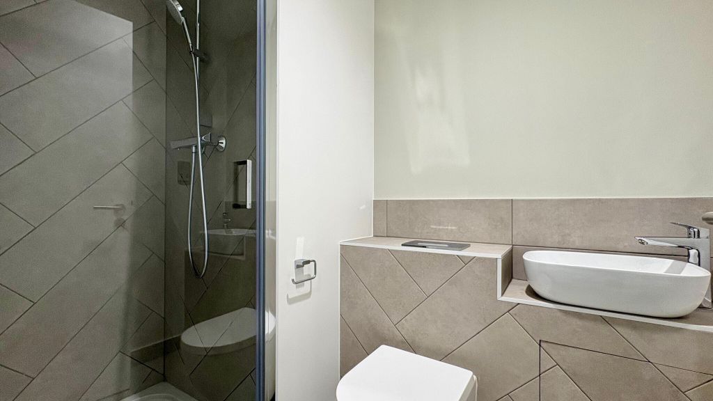 Property photo 3 of 27 Bathroom