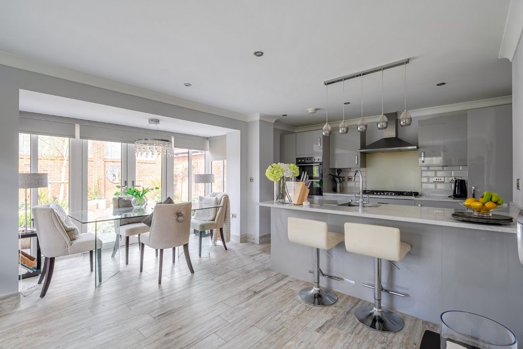 Property photo 2 of 17 Picture No. 43