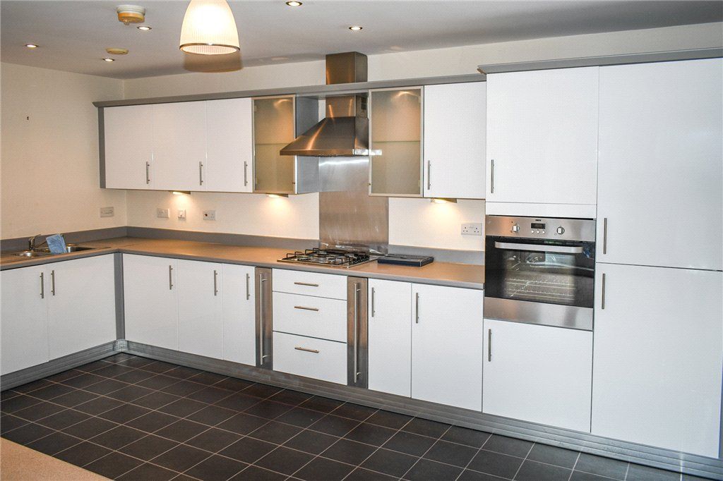 Property photo 3 of 9 Kithcen