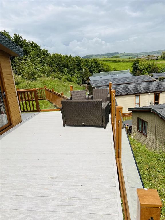 Property photo 3 of 44 Stunning Veranda
