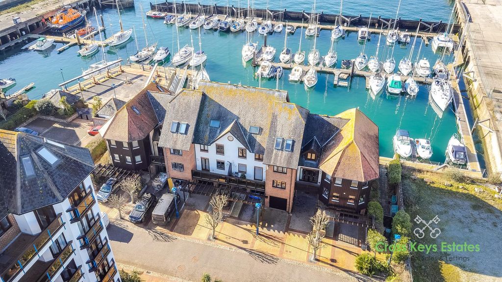 Property photo 1 of 62 Cross Keys Estates Lettings Department