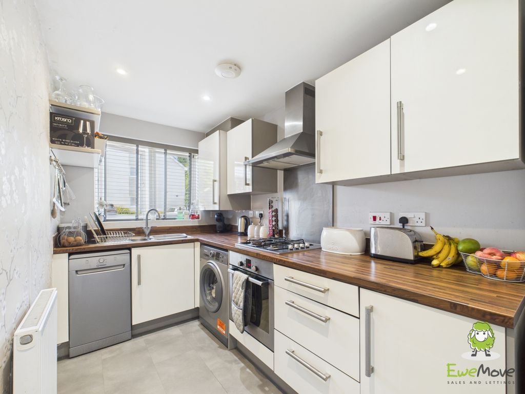 Property photo 3 of 19 Ewemove Estate Agents Basingstoke