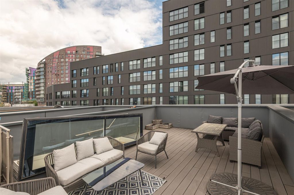 Property photo 3 of 42 78 - 40 Solar Ave Ls9 8Ff.Jpg