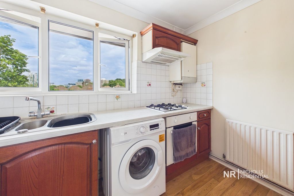 Property photo 3 of 11 Kitchen