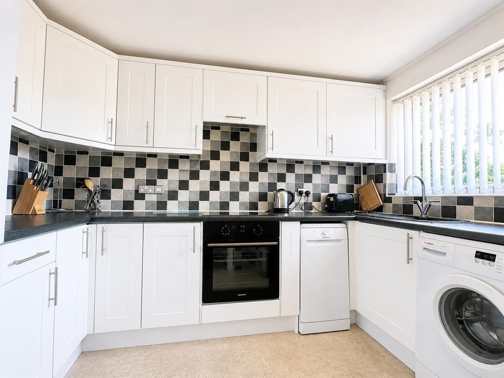 Property photo 2 of 13 Kitchen