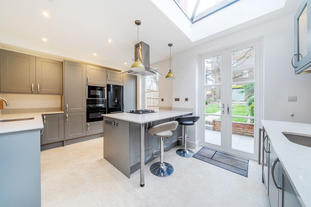 Property photo 2 of 12