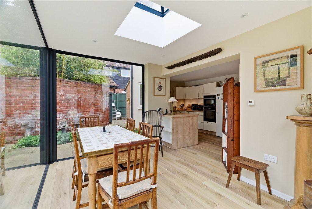 Property photo 2 of 25