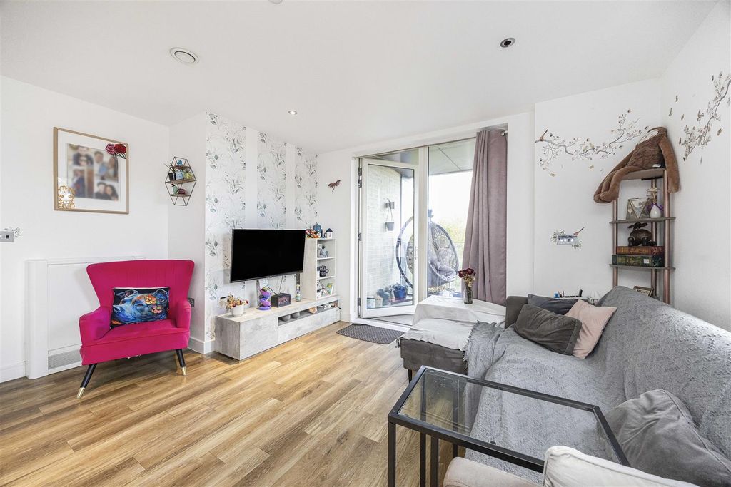 Property photo 3 of 16 6