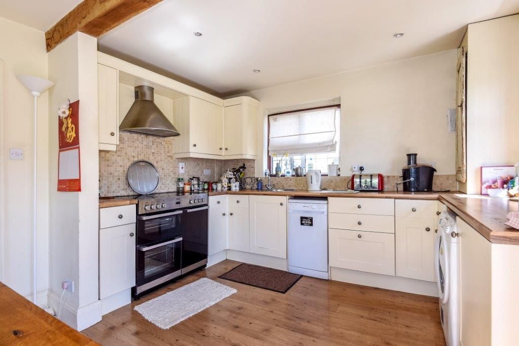 Property photo 2 of 8 4745681