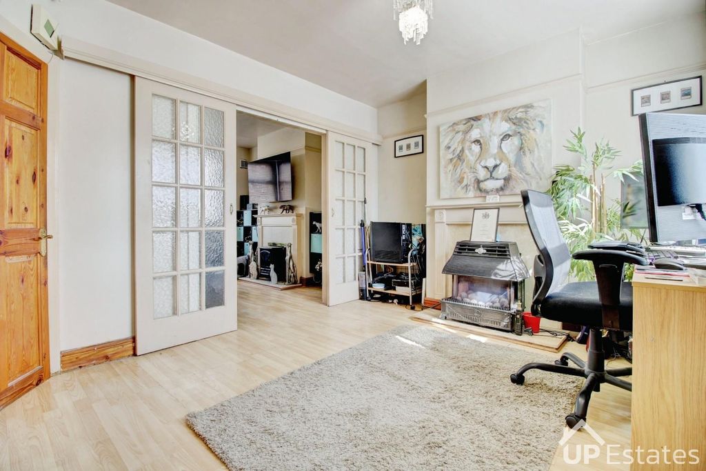 Property photo 3 of 14