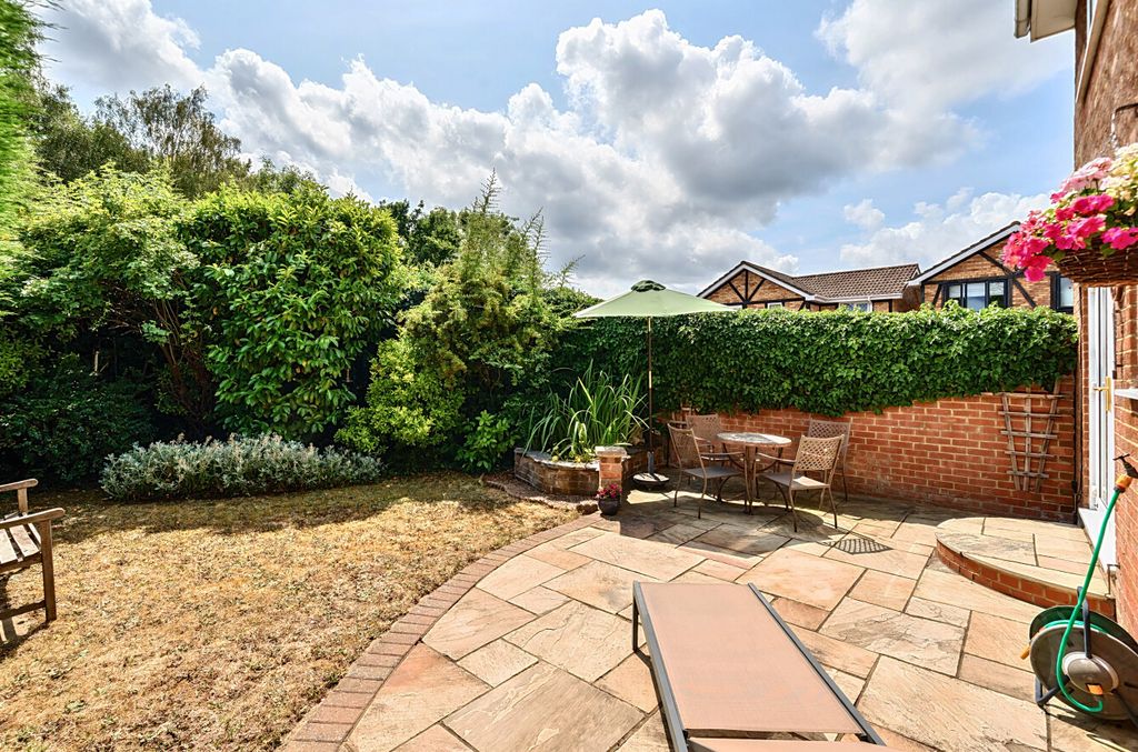 Property photo 3 of 17 1324997-7-6874Fde...