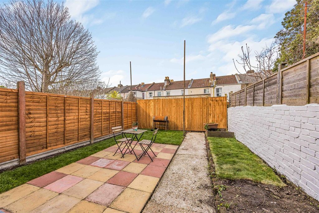 Property photo 2 of 16 57 Lawrence Road, Southsea-Small-Porticomarketing-