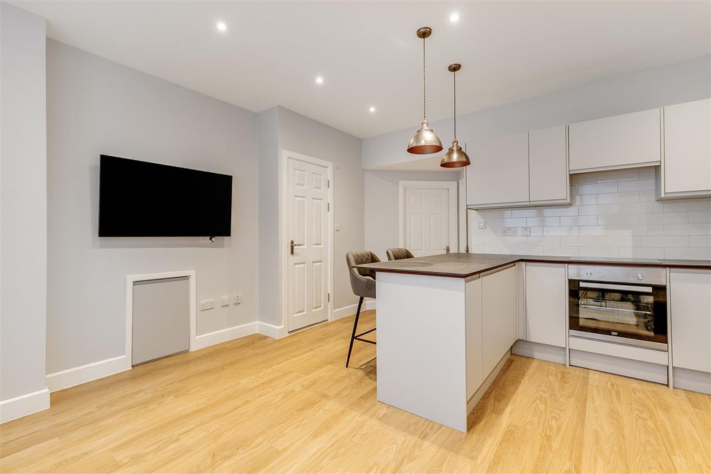 Property photo 2 of 7 Devonshire Mews, 9 Gff-4.Jpg