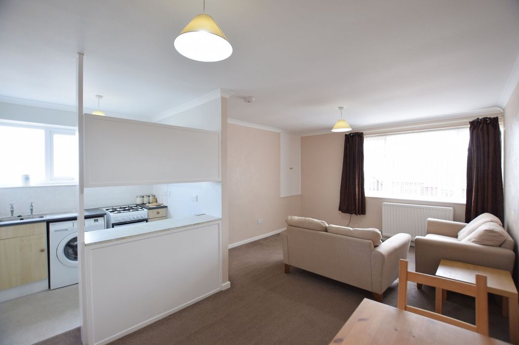 Property photo 2 of 10 Living Room/Kitchen