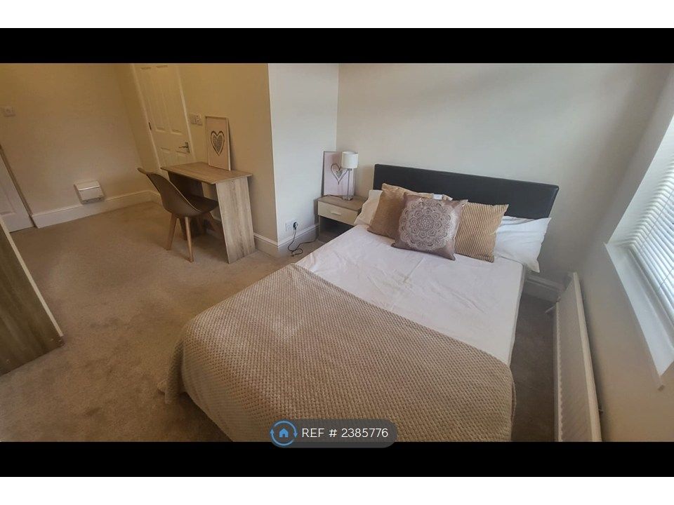 Property photo 3 of 9 Room 2- Available