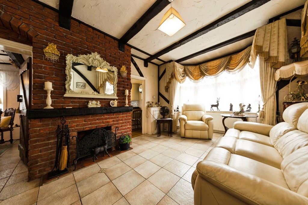 Property photo 2 of 20