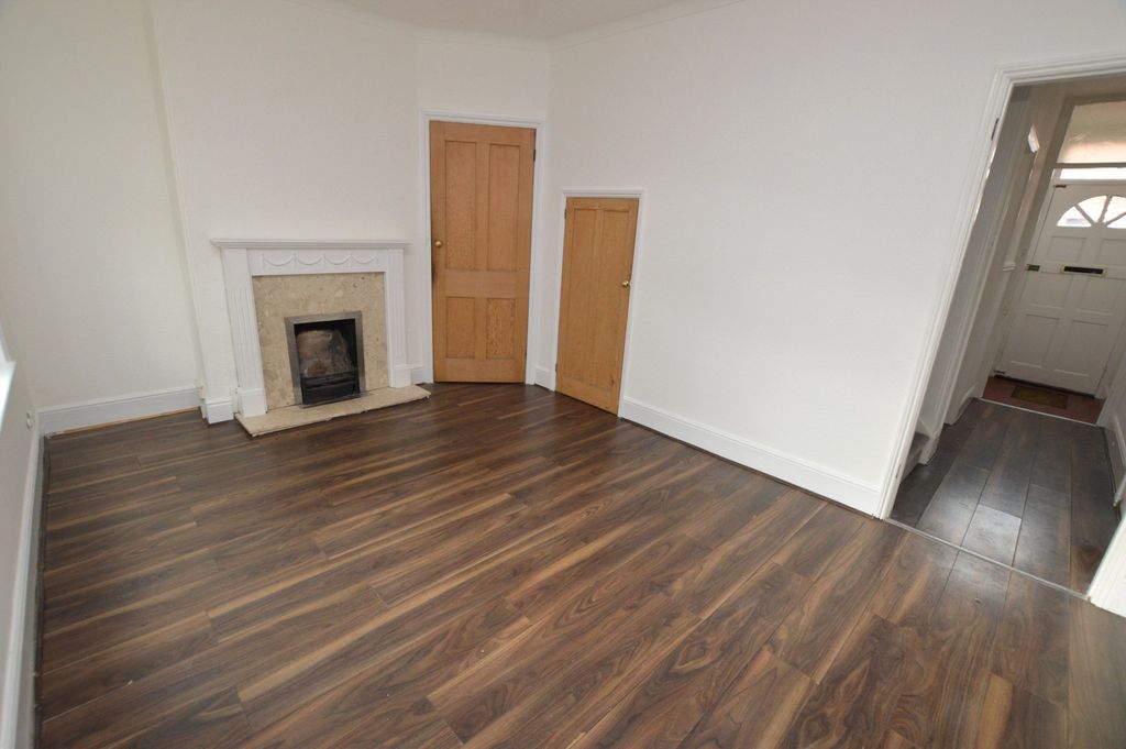 Property photo 3 of 10 Dining Room