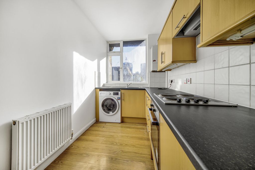 Property photo 2 of 11 Kitchen