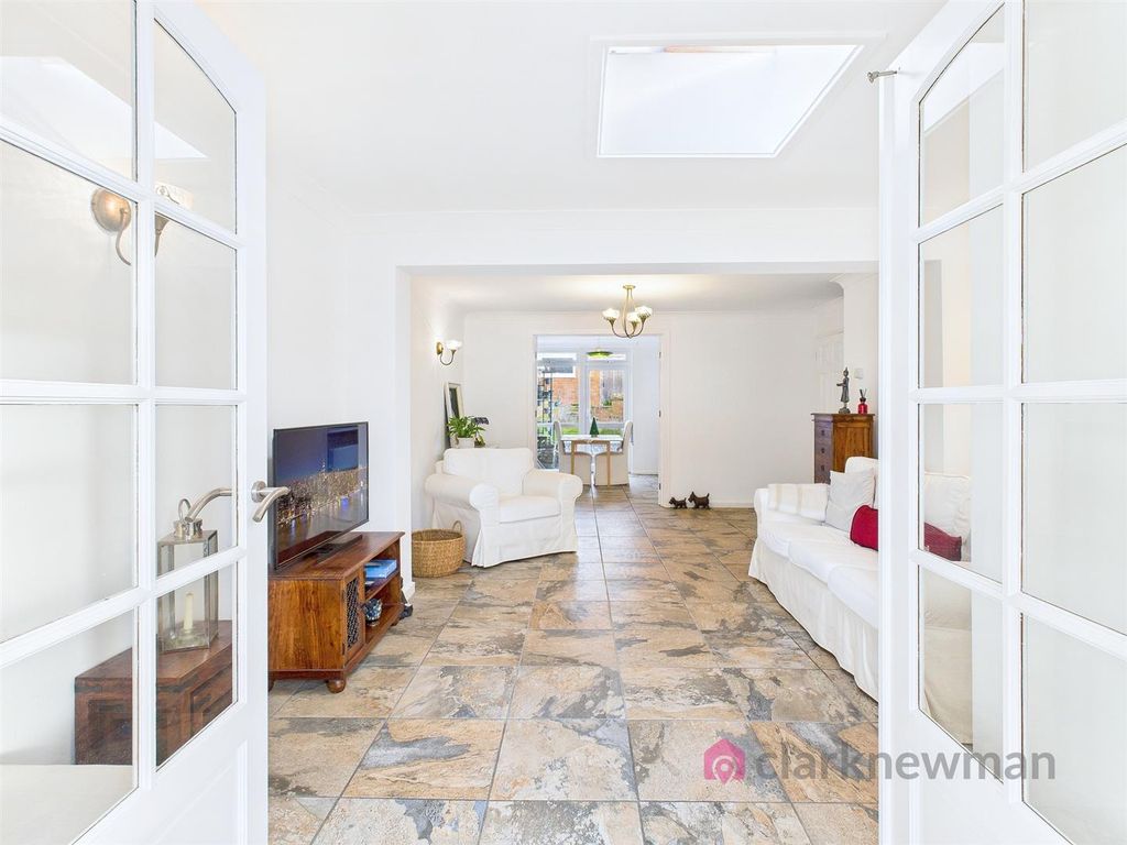 Property photo 2 of 21 Entrance