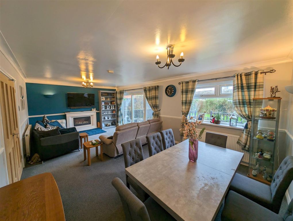 Property photo 3 of 28 Lounge/Dining Room