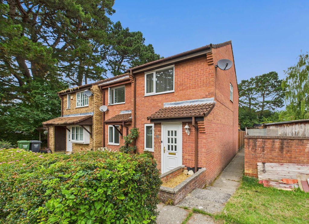 Property photo 1 of 8 2Â Bedroom End Terrace For Sale
