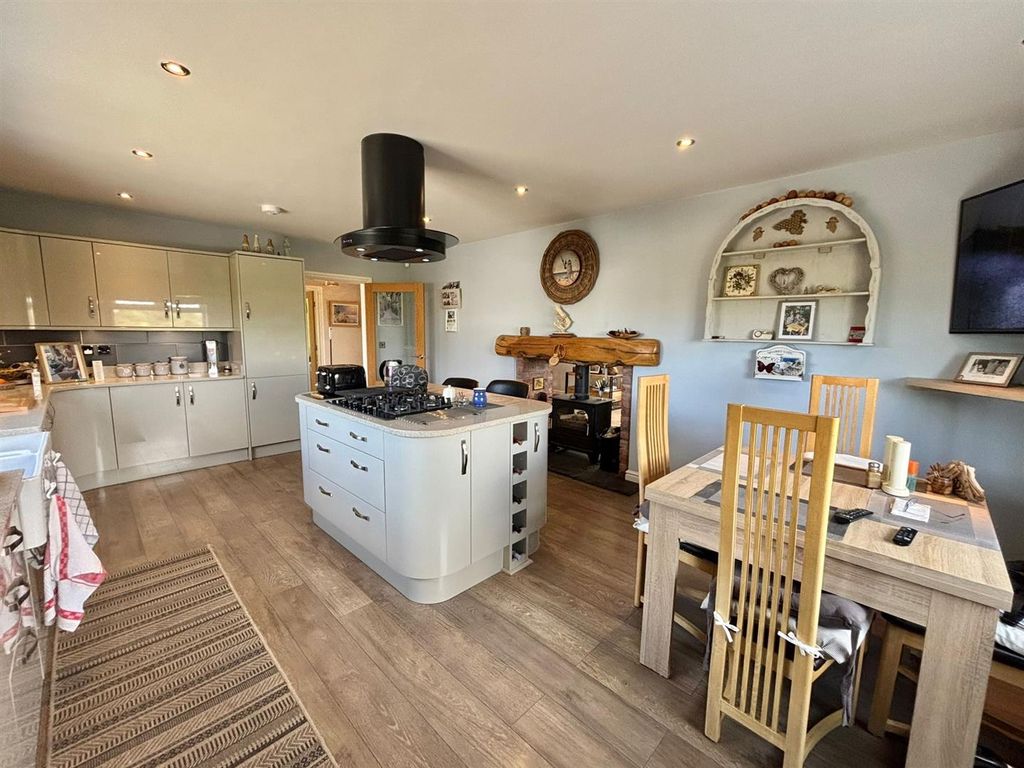 Property photo 3 of 47 Kitchen Diner