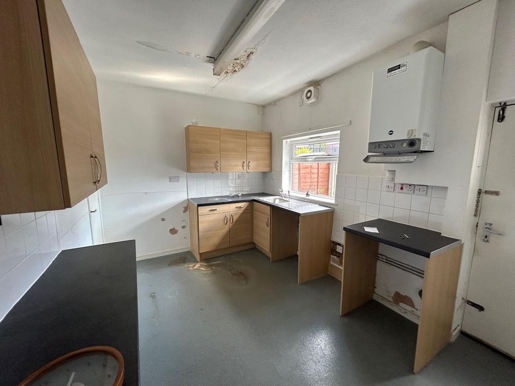 Property photo 3 of 6 Kitchen.Jpg