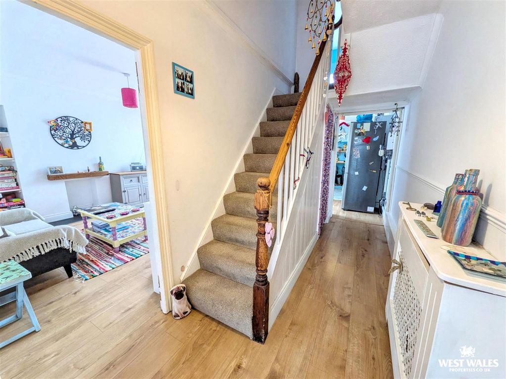 Property photo 2 of 25 20497.Jpg