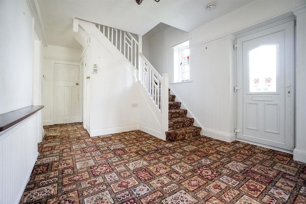 Property photo 3 of 28 Entrance Hallway