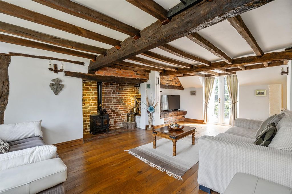 Property photo 2 of 22 2303 Stratford Road_6.Jpg