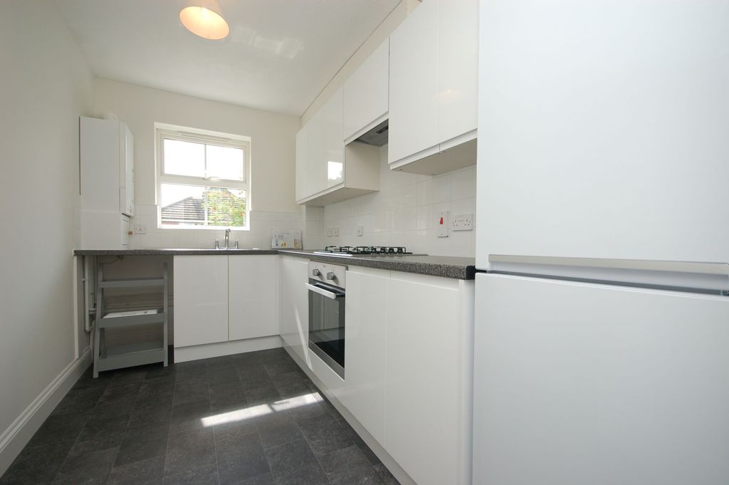 Property photo 3 of 7 Kitchen