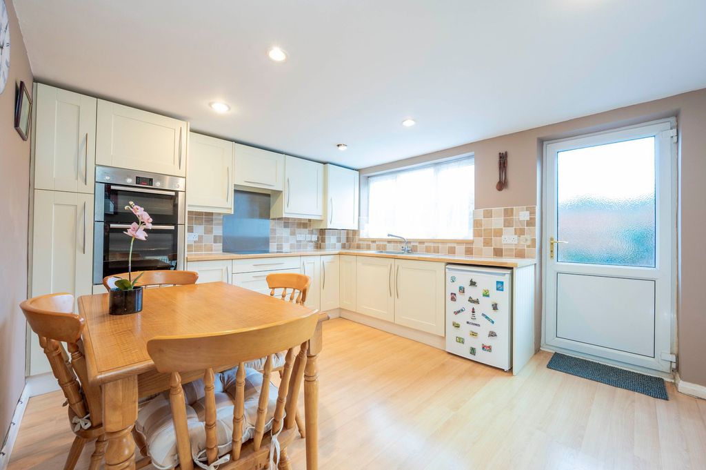 Property photo 3 of 13 Kitchen / Diner