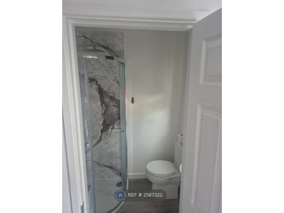 Property photo 3 of 7 Shower Room